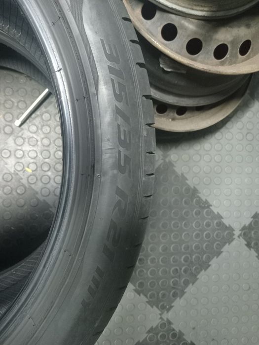 Продам два ската разноширокие оригинал BMW