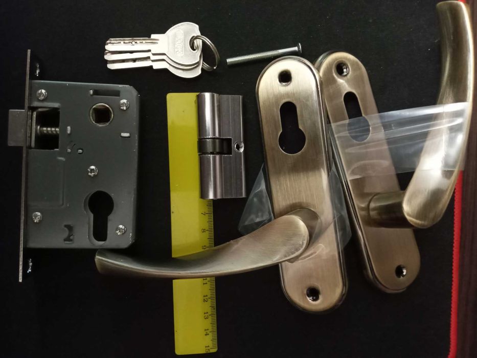 Продам  врезной замок (новый)