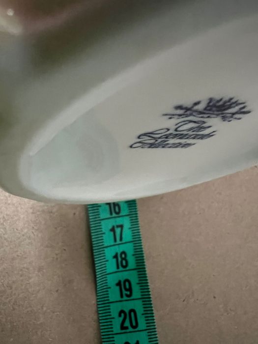 Статуетка дама..