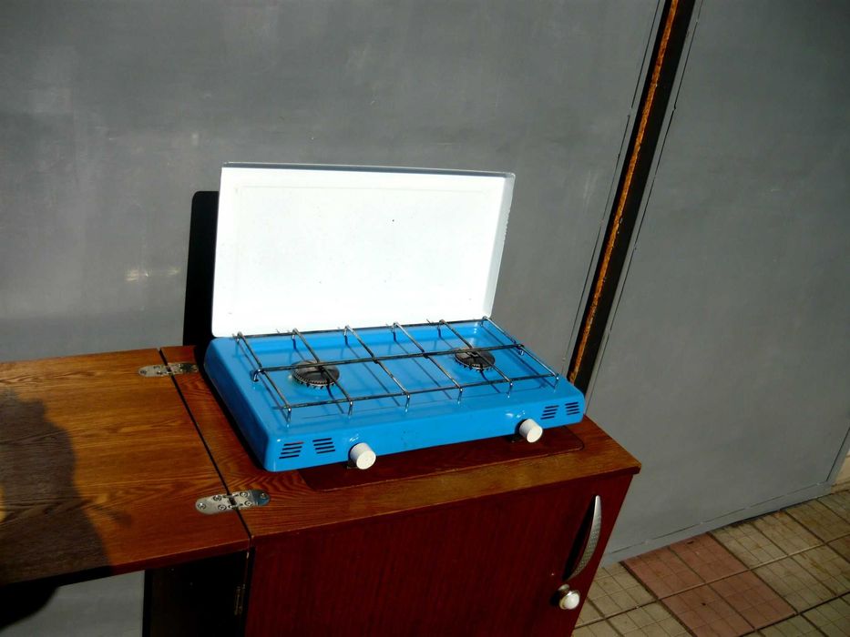 Газовая плита настольная+баллон+ стол = по супер цене.