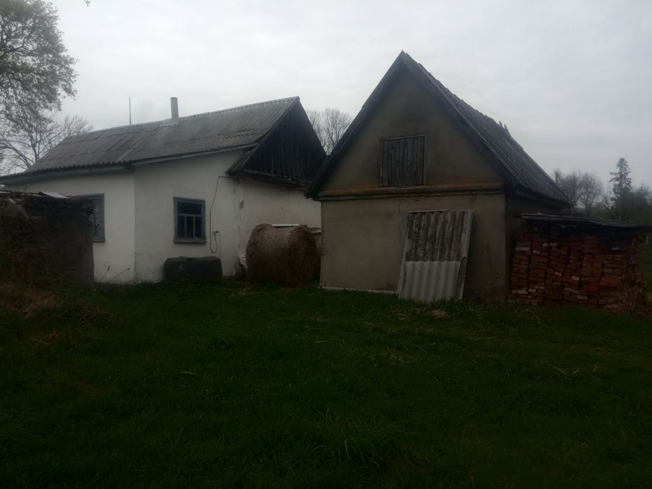 Продам хату с.гульськ,центр села 5000 уо. т0986154653