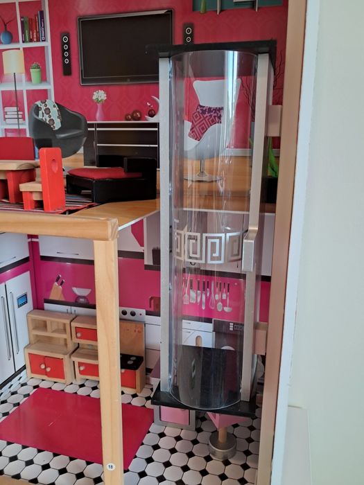 Duży domek dla lalek