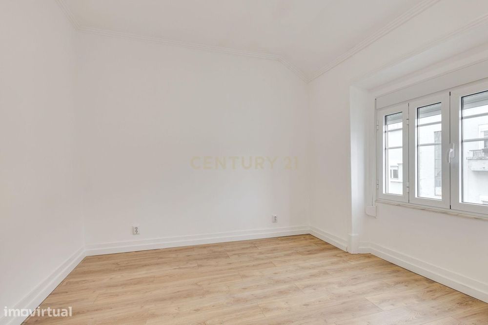 Apartamento T2, totalmente renovado.