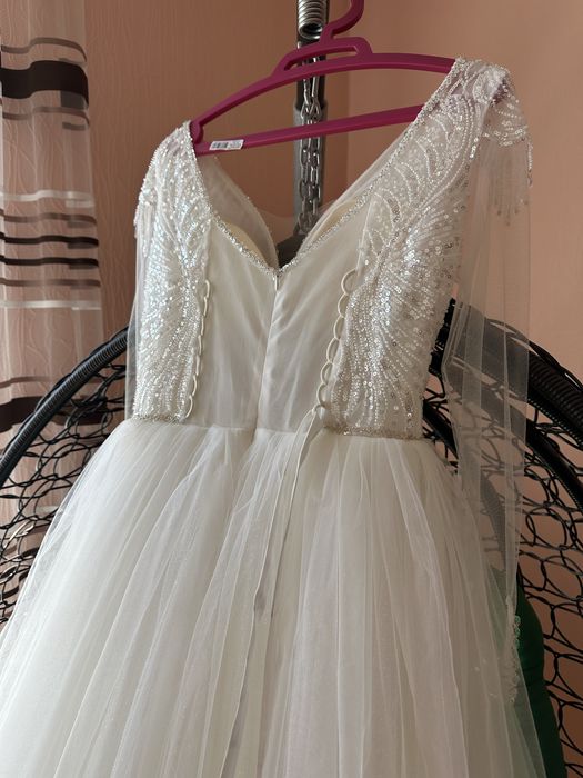 Продам весільну сукню