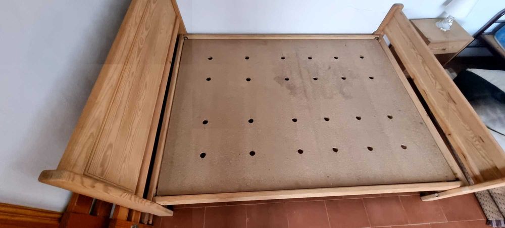 Cama de Casal em Madeira c/ colchão 140x195