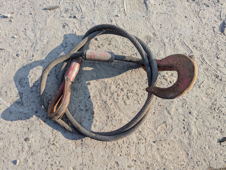 Трос з гаком. Бризговики для причіпу. М'ясорубка