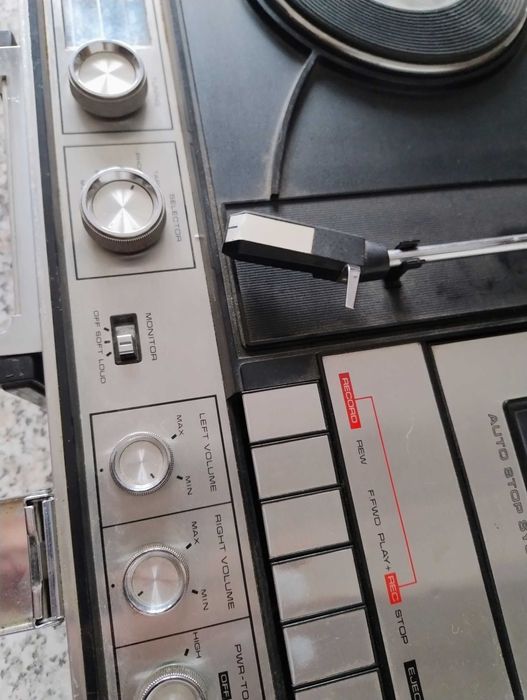 Музцентр , музкомбайн 72 г выпуска SANYO G2612N