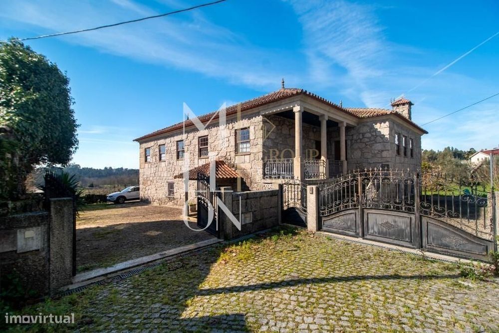 Quinta do Loureiro: Uma Casa Solar Histórica e Elegante em Lousada