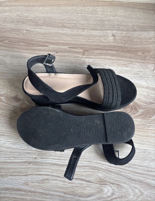 Sandałki na platformie