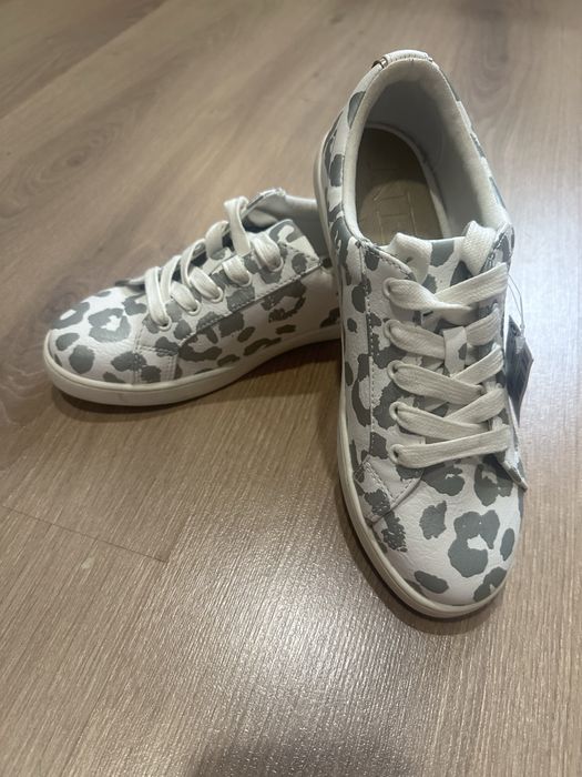 Кеди, кросівки на дівчинку. 24см устілка, 36-37розмір