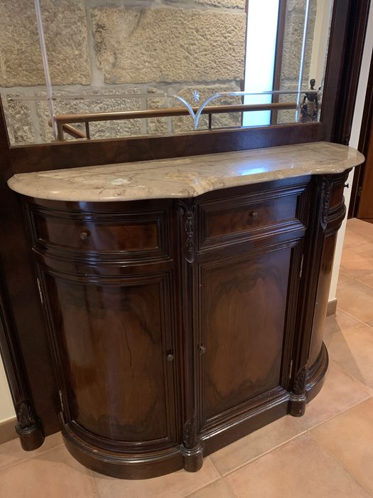 Móvel aparador com espelho