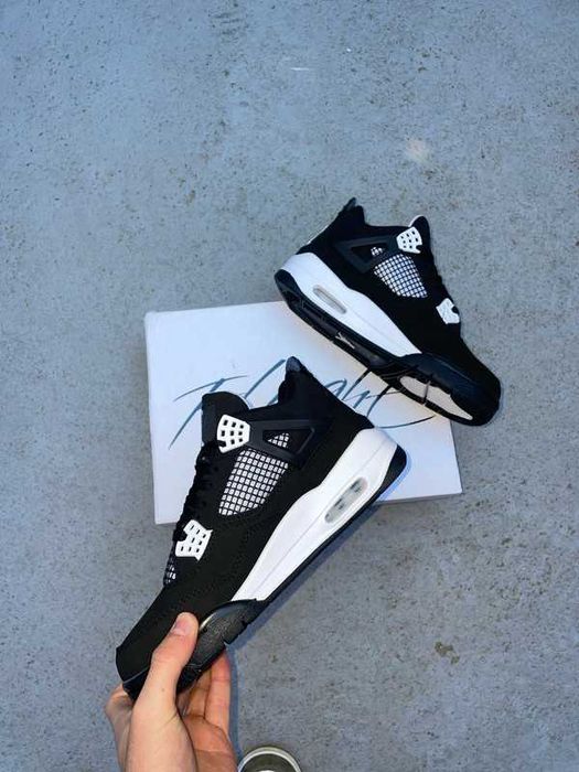 Jordan 4 Retro White Thunder R.42