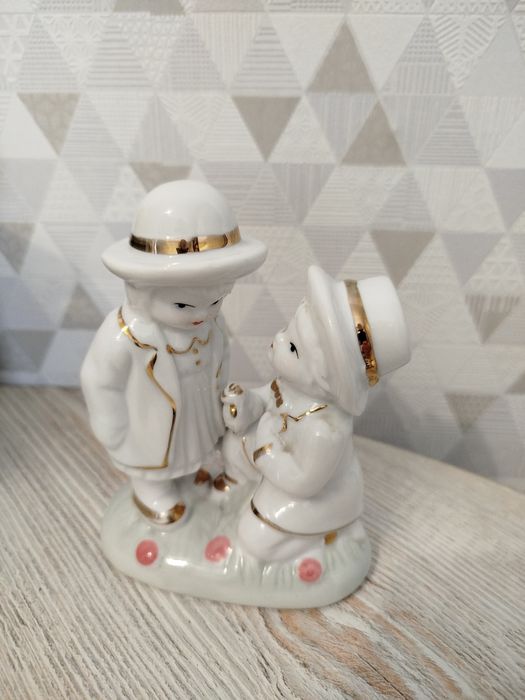 Статуетка з фарфору Поцілунок