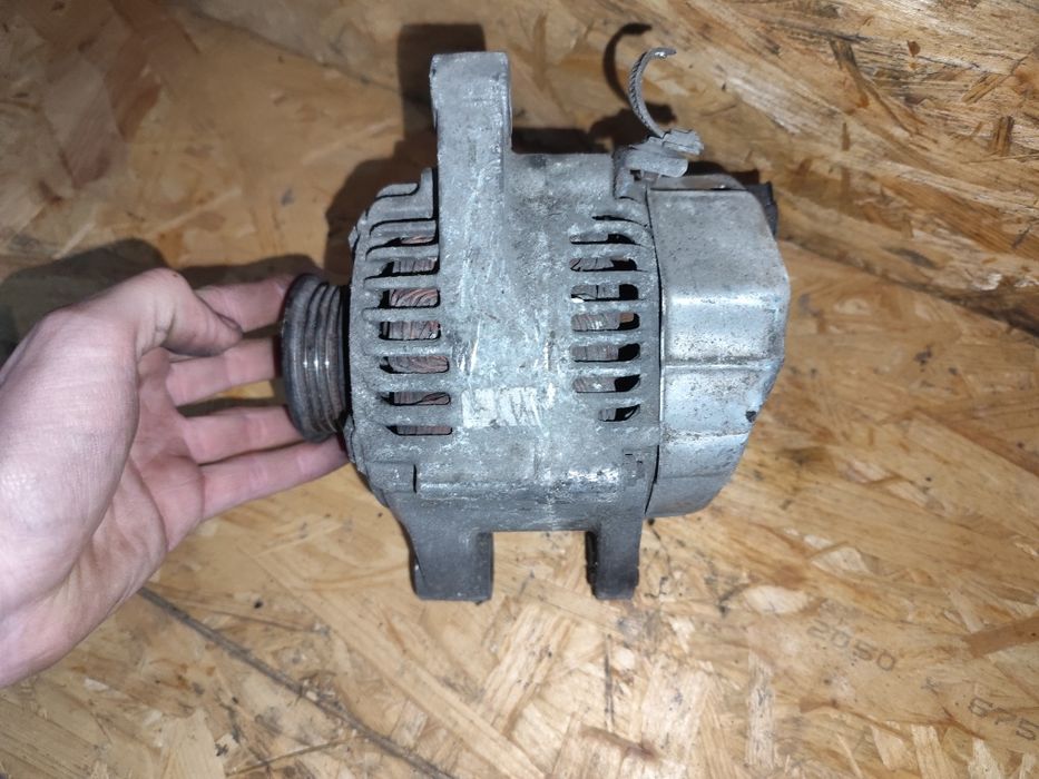 Toyota Yaris I 1.0 benzyna alternator