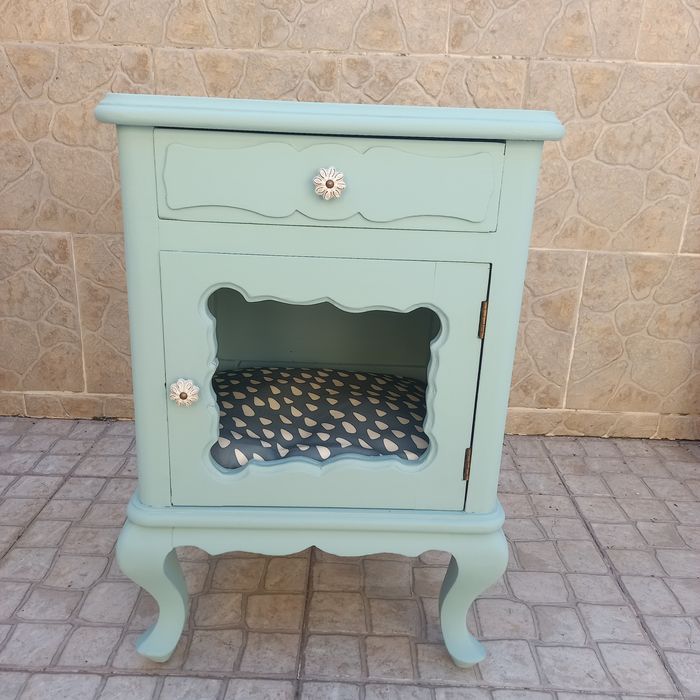 Mesa de cabeceira Casa para gato