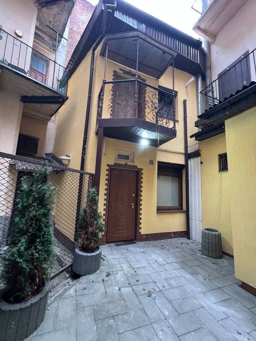 Оренда комерційного приміщення 100 м² по  вулиці Грушевського