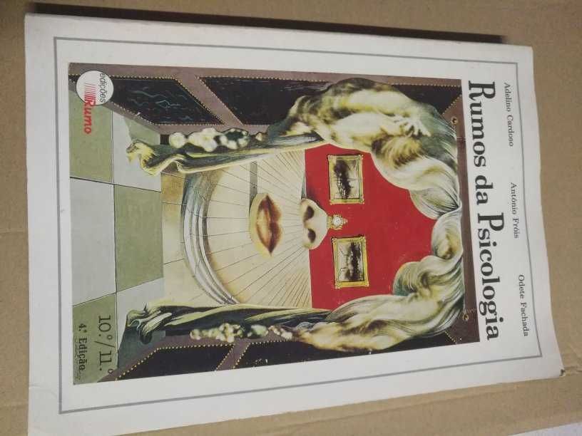 Vários livros de Psicologia, Matemática, Geografia, e Música
