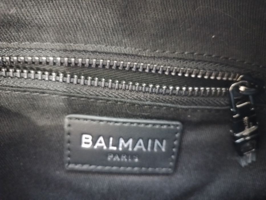 Гаманець бананка оригінал , не новий , ну дуже в гарному стані .