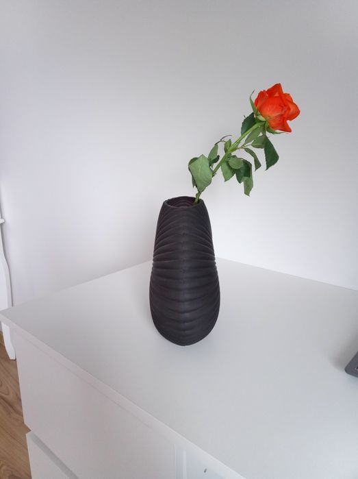 Wazon, flakon szklany, czarny.