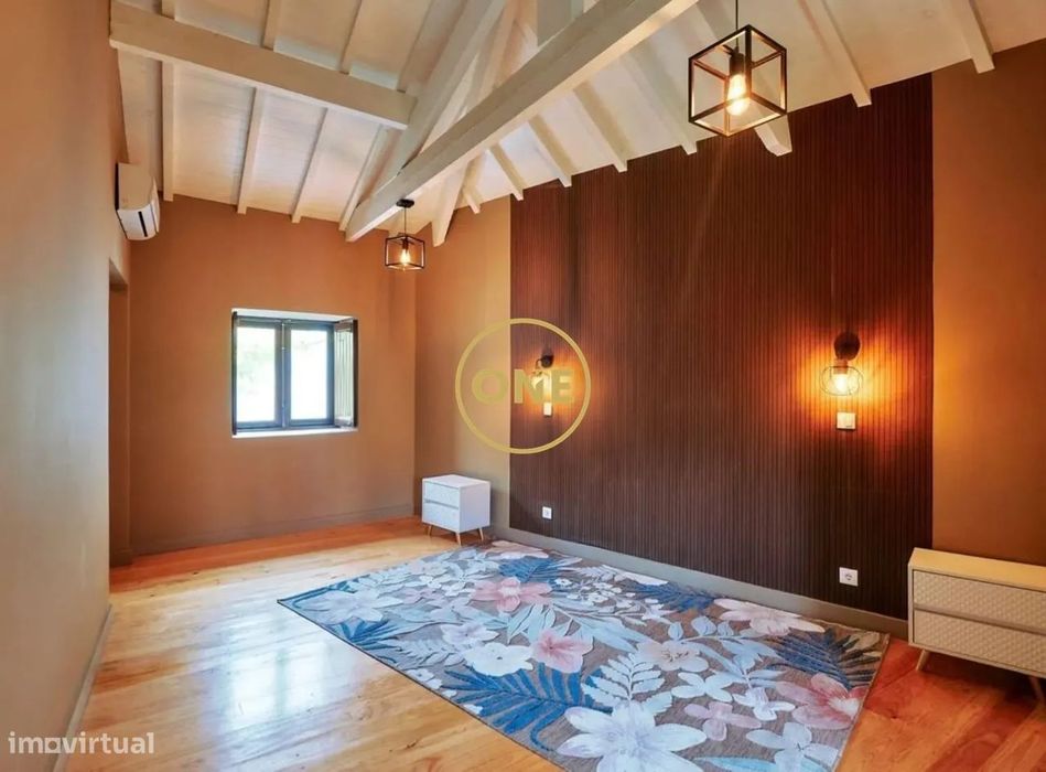 Moradia T4 no Parque Oriental - Condomínio Privado