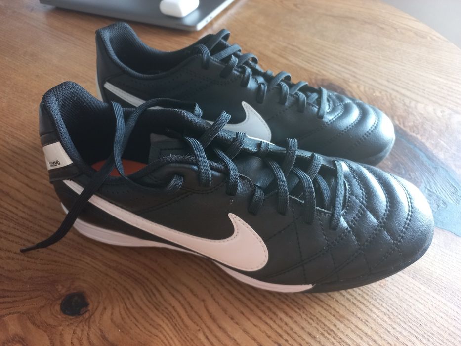 сороконіжки кросівки Nike 35,5 / 24, 5см