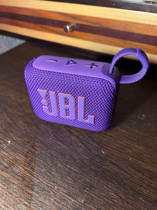 Coluna JBL GO4 roxa nova
