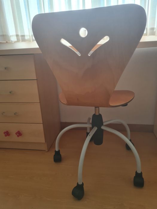 Cama, Secretaria/Cómoda, Cadeira e 1 Colchão