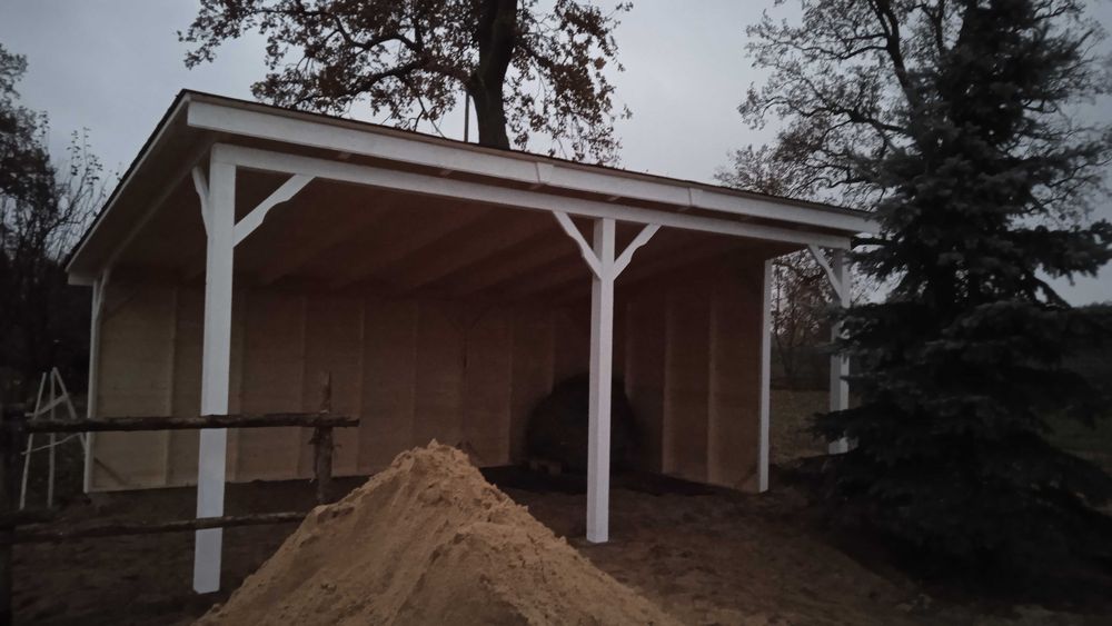 Wiata drewniana dla konia wolnostojąca Wiata na siano, paszę Producent