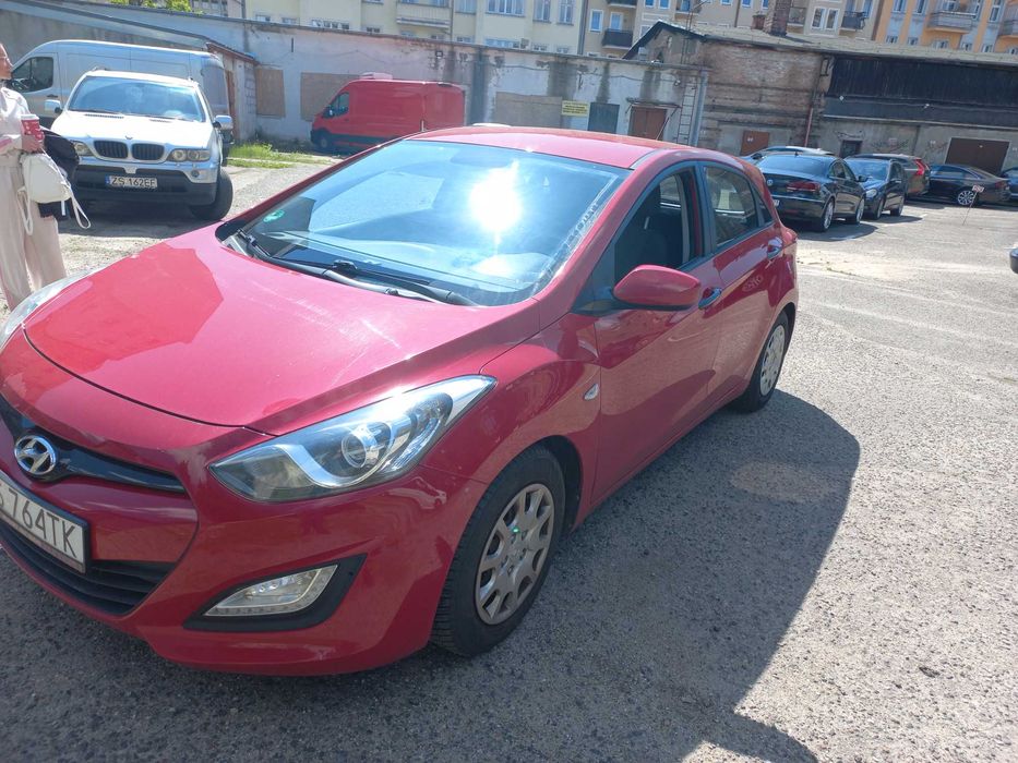 Syndyk sprzeda samochód  HYUNDAI i30 rok produkcji 2012