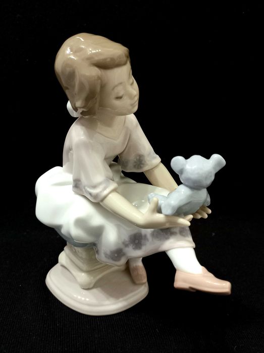 Фарфоровая статуэтка Лладро, дефект, читайте описание.