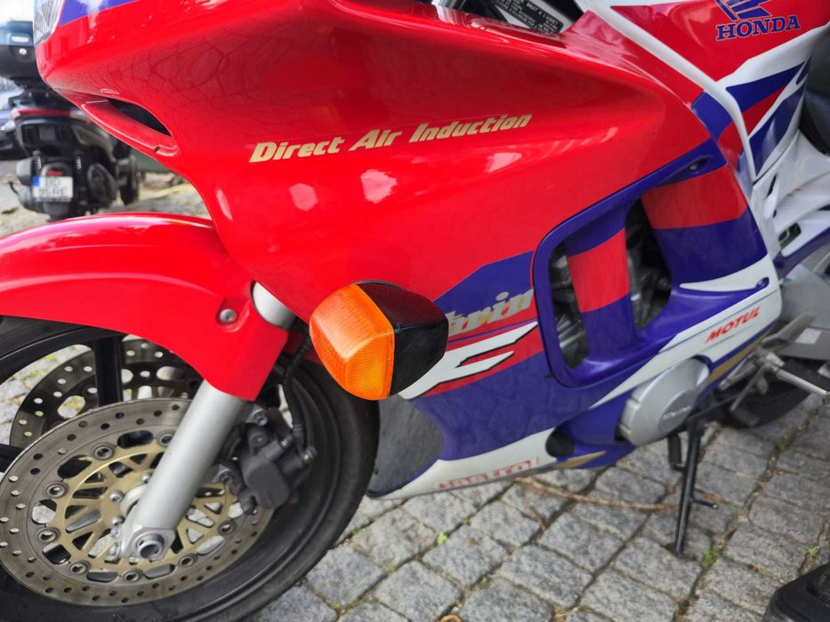 Honda CBR600F – Excelente Estado – 33.000 km Reais