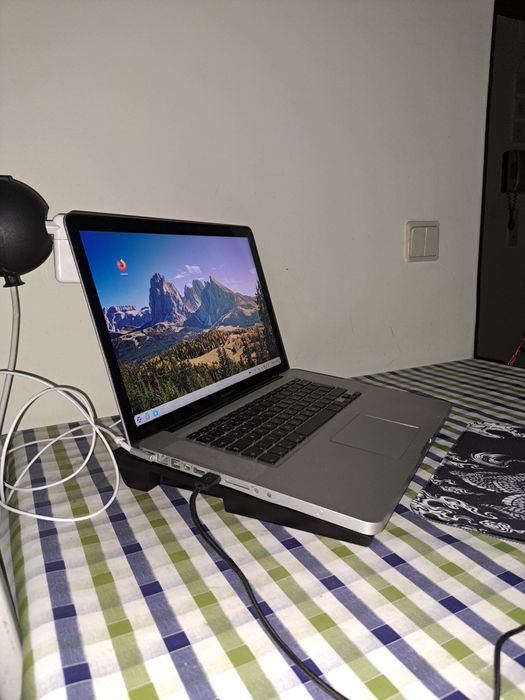 portátil da Apple MacBook pro de 15 .6 polegadas i