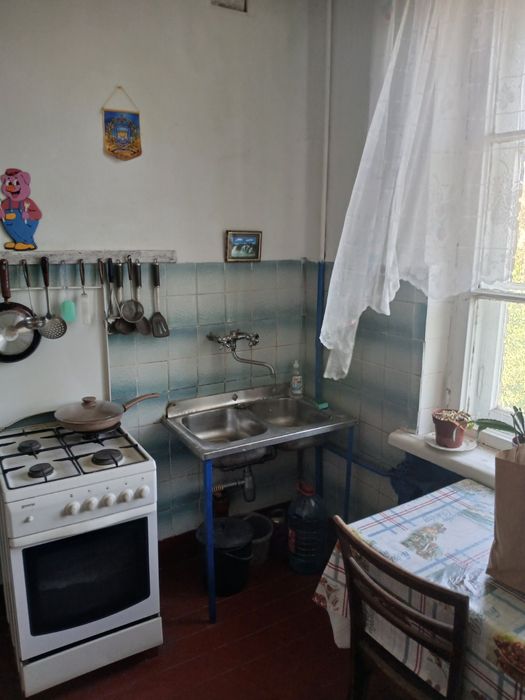 Кімната в двокімнатній квартирі