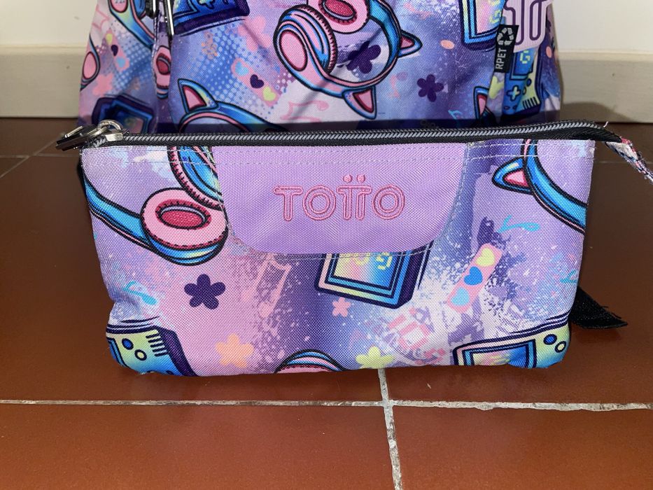 Mochila e estojo de menina