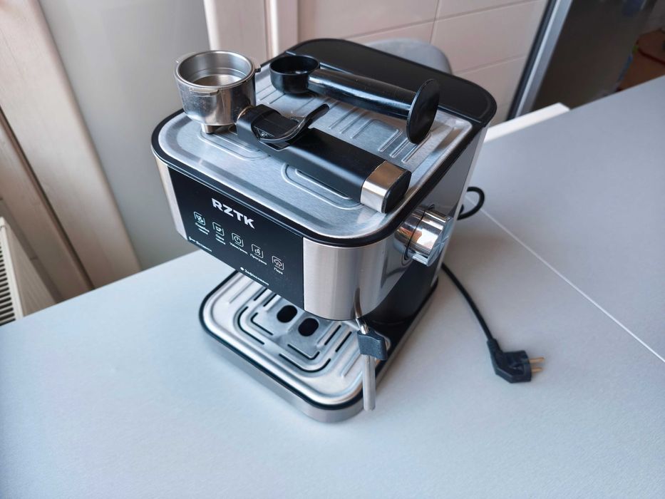 Кавоварка рожкова RZTK ECM 15S (під ремонт)