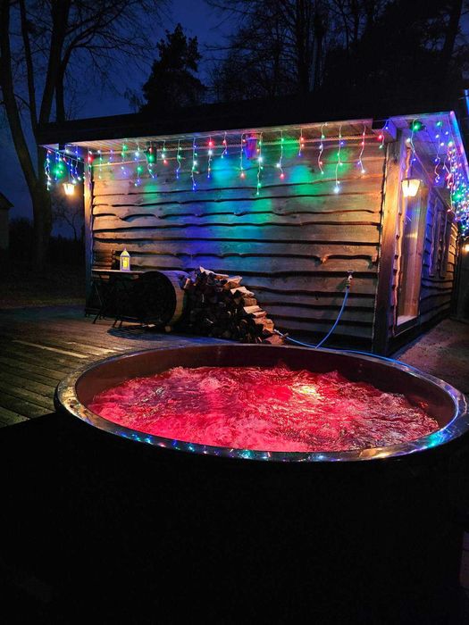 Domek "Na koncu swiata" z jacuzzi w lesie
