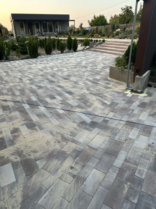 Укладання тротуарної плитки Укладка тротуарной плитки и брусчатки ФЭМ