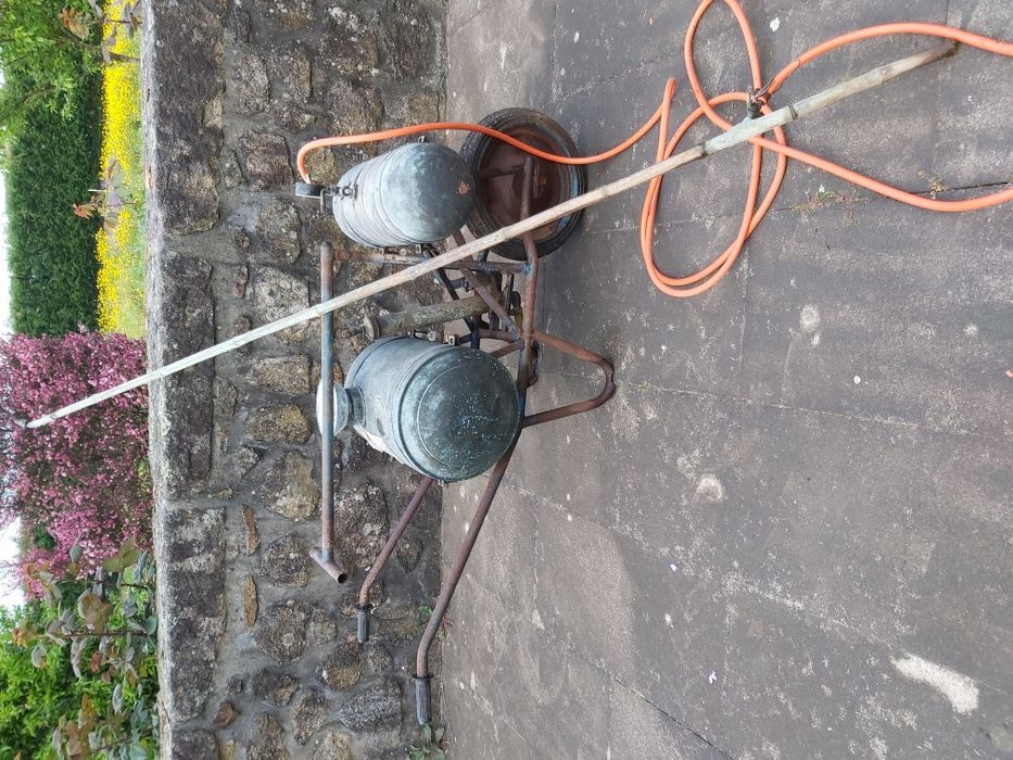 Maquina de sulfatar antiga,completa com cana e a funcionar