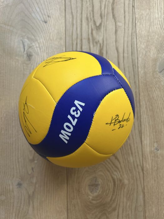Mikasa piłka z podpisami siatkarzy PGE