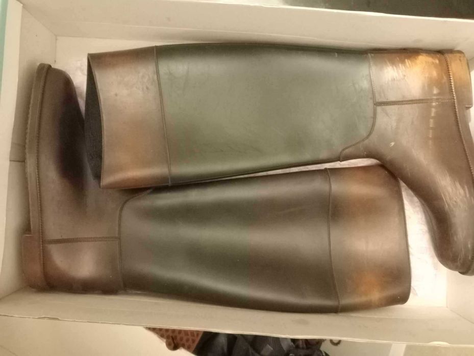 Galochas marca Gioseppo