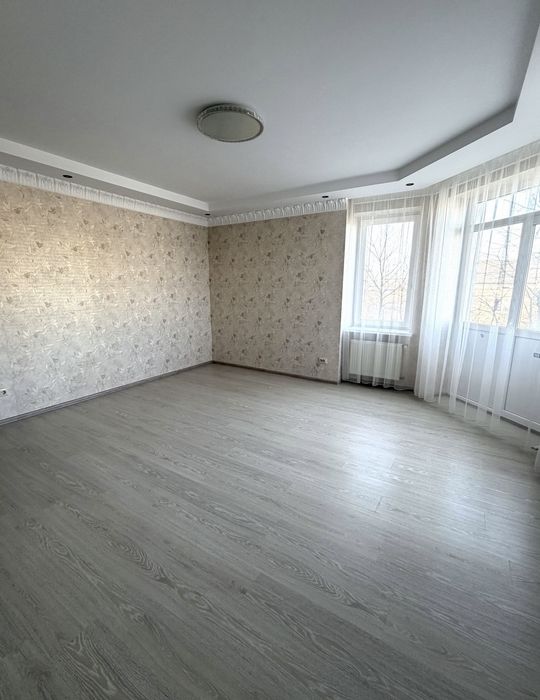 Продаж 2-кім. квартири 73.5 м.кв. з ремонтом вул Грушевського, Пустомити