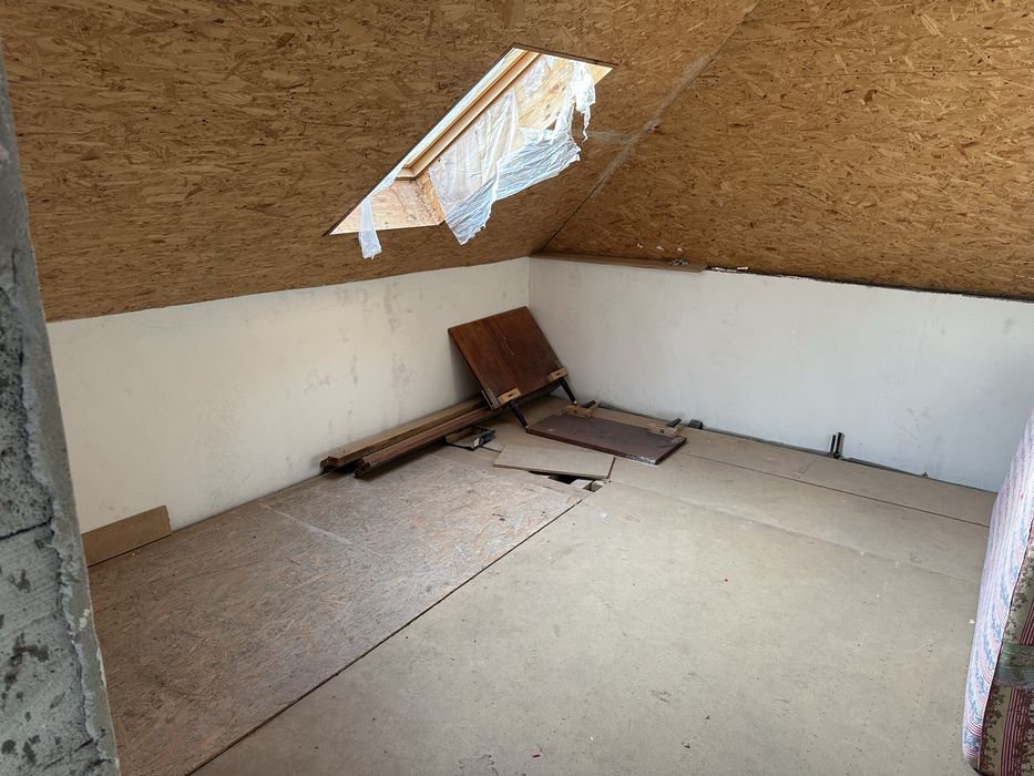 400 метрів, сховище 120 , теріторія , гараж 2 авто , 3 спальні