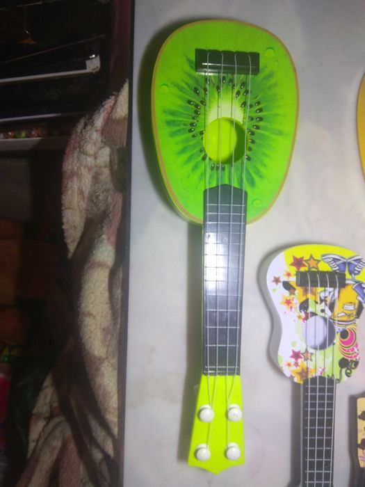 Гітари струнні та клавішні