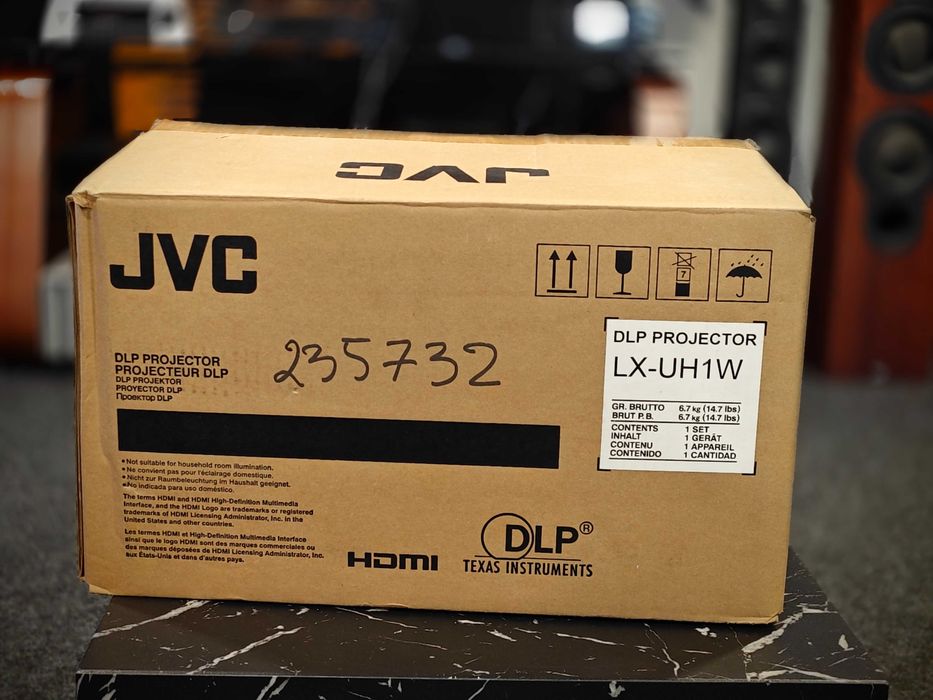 Кінотеатральний проектор DLP 4K JVC LX-UH1