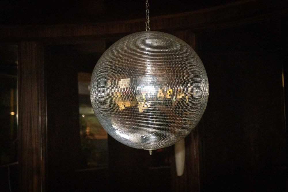 Bola brilhante de discoteca.