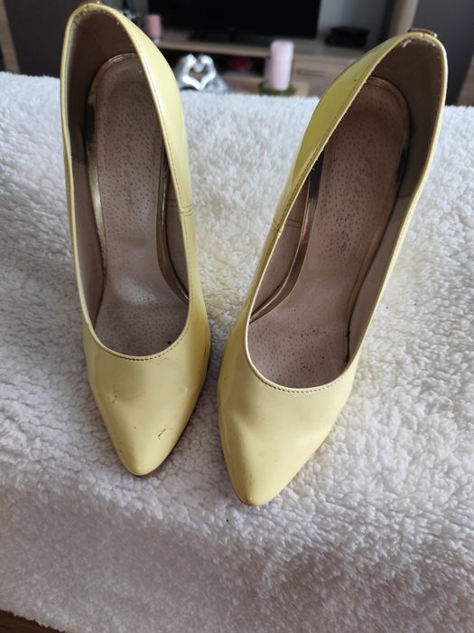 Buty na szpilce żółte chodź