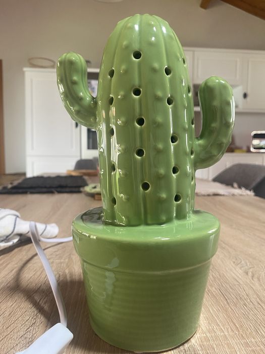 Candeeiro em cerâmica. Tenho outro igual em cor de rosa.