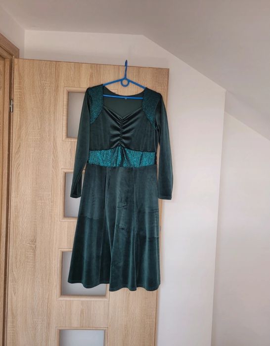 Zielona sukienka zamszowa z cekinami L