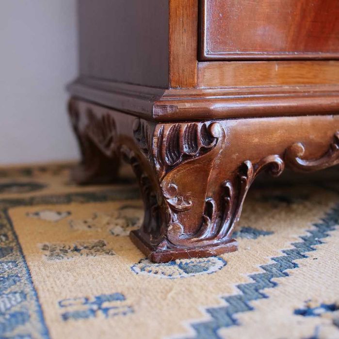 Móvel camiseiro de madeira de mogno