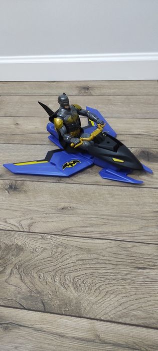 Figurka Batman z samolotem